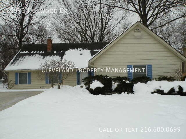 25995 Tallwood Dr in North Olmsted, OH - Building Photo - Building Photo