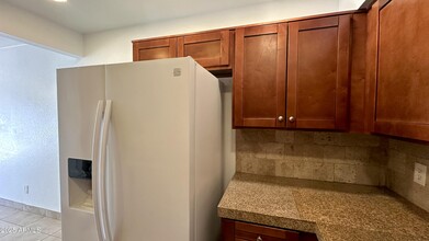 1320 E Vista Ave in Phoenix, AZ - Building Photo - Building Photo