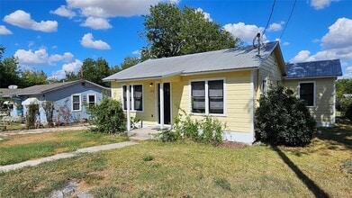1614 N Lynn St in Taylor, TX - Building Photo - Building Photo