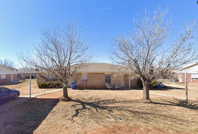 property at 412 SE Railroad St