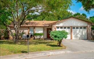 5855 Cliffmont Dr in San Antonio, TX - Building Photo