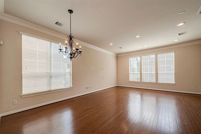 3302 Clearview Cir