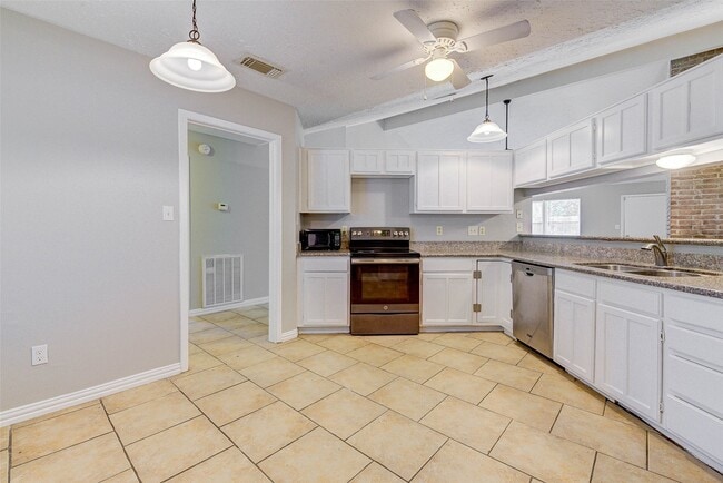 property at 13610 Tara Oak Dr