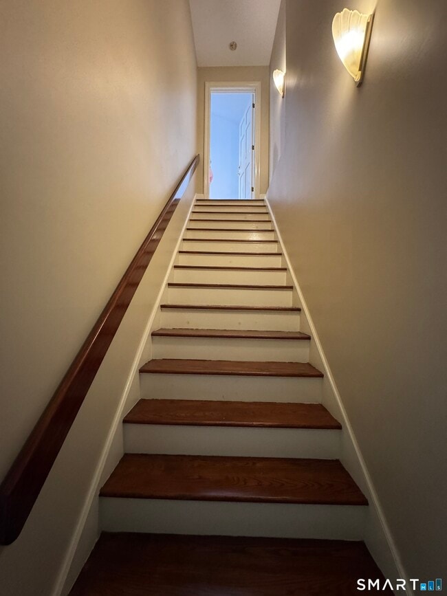 108 Comstock Hill Ave in Norwalk, CT - Building Photo - Building Photo