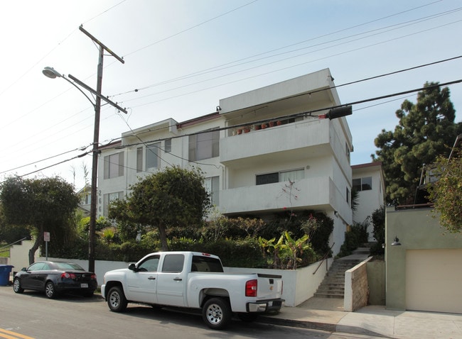 2660 Highland Ave in Santa Monica, CA - Building Photo - Building Photo