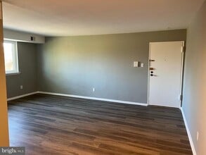 9921 Bustleton Ave in Philadelphia, PA - Building Photo - Building Photo