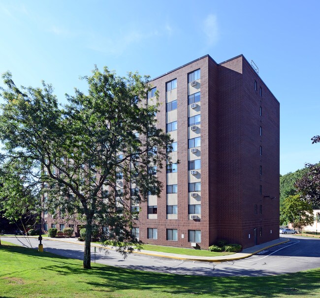 Monsignor Deangelis Manor II in West Warwick, RI - Foto de edificio - Building Photo
