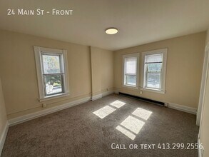 24 Main St-Unit -Front in South Hadley, MA - Building Photo - Building Photo