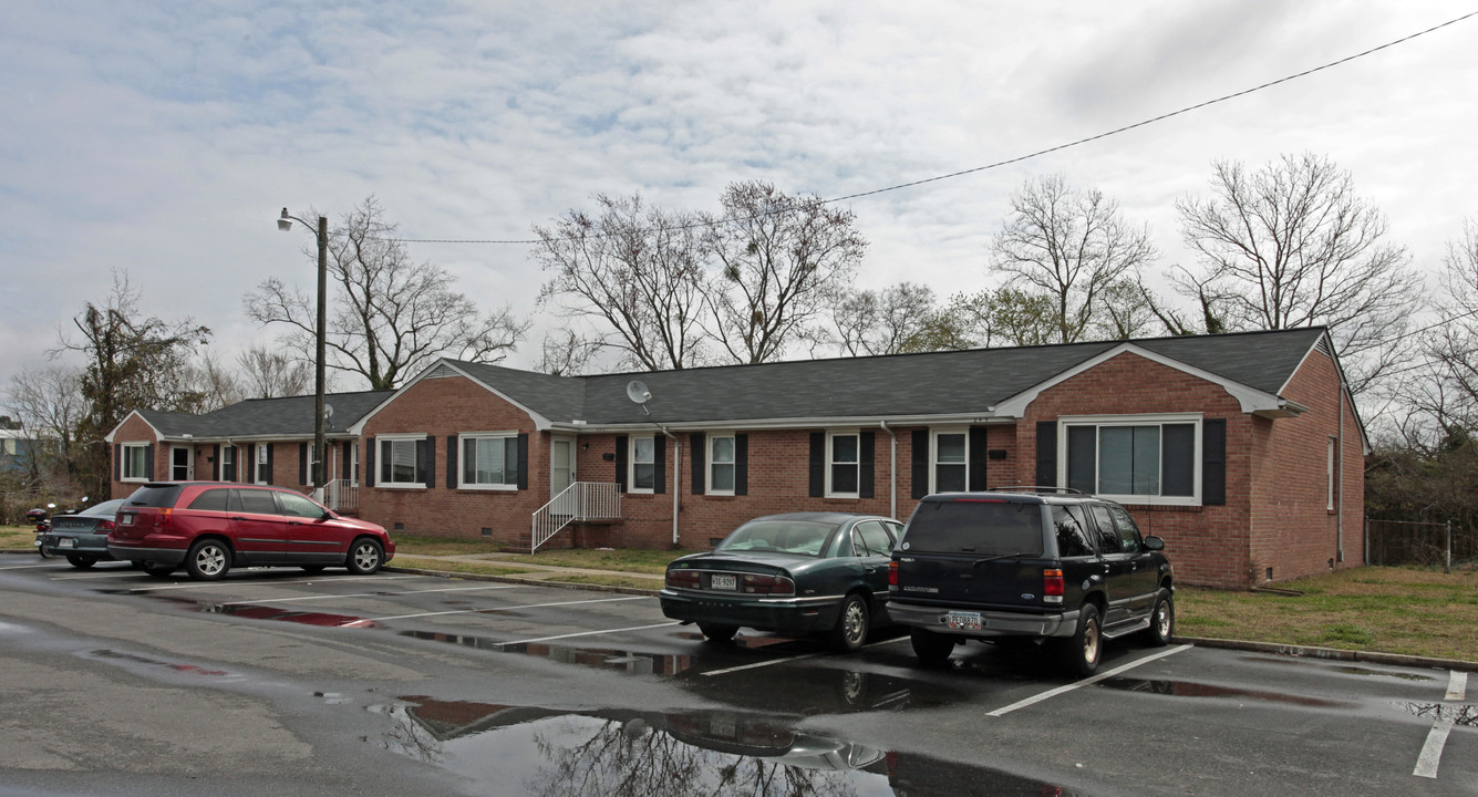 243 Edison Ave in Portsmouth, VA - Building Photo