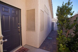 7827 Lobella St in Las Vegas, NV - Foto de edificio - Building Photo