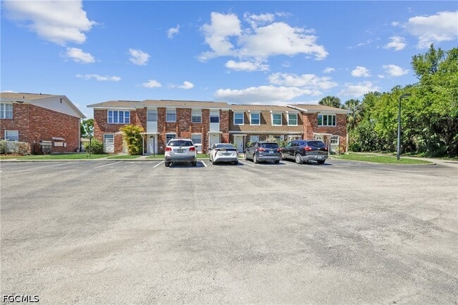 property at 864 Courtington Ln