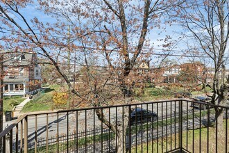 450 Green Apartments in Norristown, PA - Foto de edificio - Building Photo