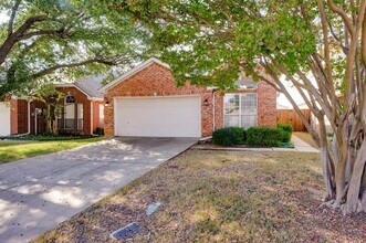 918 Azalia Dr in Lewisville, TX - Building Photo - Building Photo