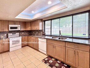 5538 W Ridgecreek Dr in Houston, TX - Building Photo - Building Photo