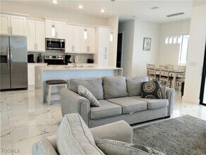 1011 SW 15th Pl in Cape Coral, FL - Building Photo - Building Photo