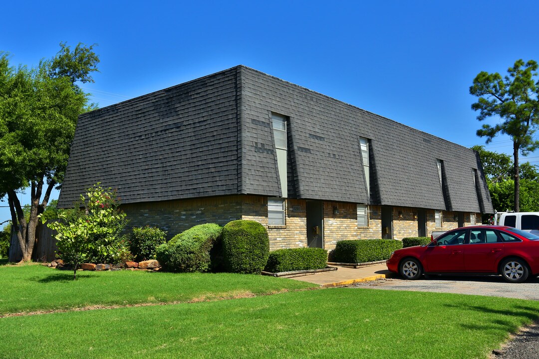 Griffin Park Townhomes in Norman, OK - Building Photo