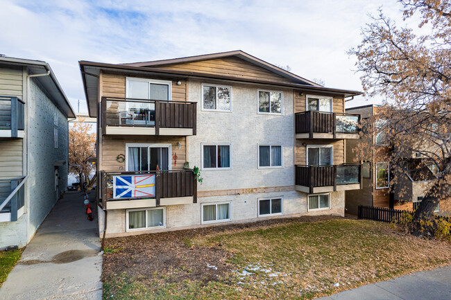 2006 11th Ave SW in Calgary, AB - Building Photo - Building Photo