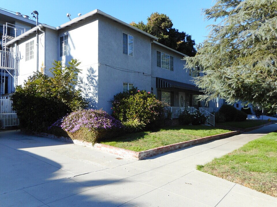 4269 Van Nuys Blvd in Sherman Oaks, CA - Foto de edificio