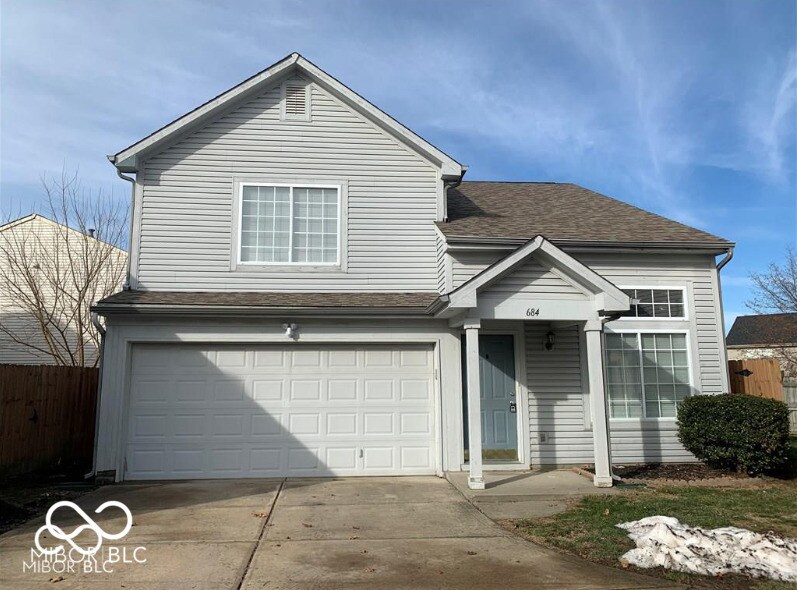 684 Mountain Pine Dr in Greenwood, IN - Building Photo