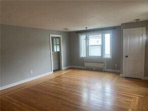 86 Barstow Rd in Warwick, RI - Building Photo - Building Photo