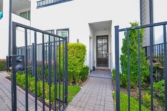 2812 Grand Fountains Dr in Houston, TX - Building Photo - Building Photo