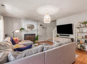 Room in House on Wiltshire Pl in Durham, NC - Building Photo