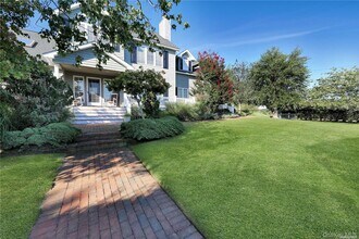 2 Bayview Rd in Southampton, NY - Building Photo - Building Photo