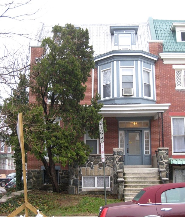 201-203 W 29th St in Baltimore, MD - Building Photo