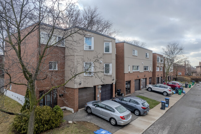 3609 Nadine Cres in Mississauga, ON - Building Photo - Building Photo