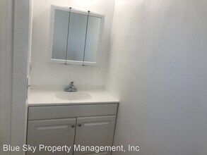 70 E Yates Ave in Porterville, CA - Building Photo - Building Photo