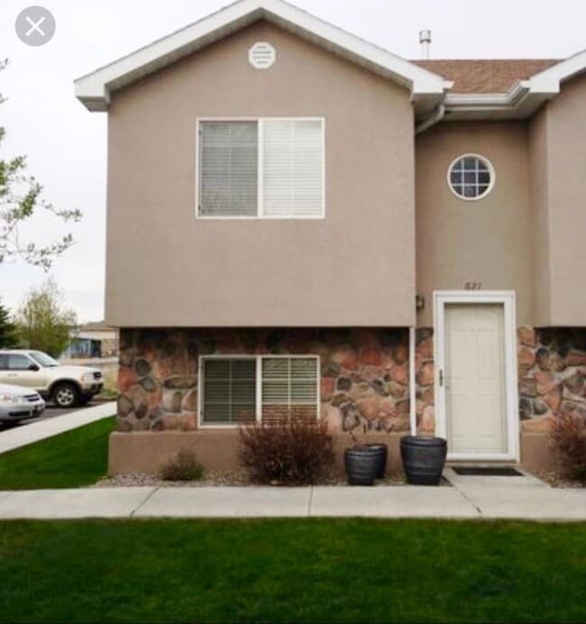 property at 621 Valinda Ln
