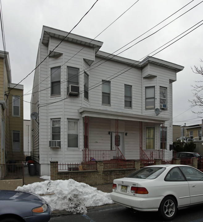 510 29th St in Union City, NJ - Building Photo