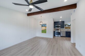 523 Gilbert Ln in San Antonio, TX - Building Photo - Building Photo
