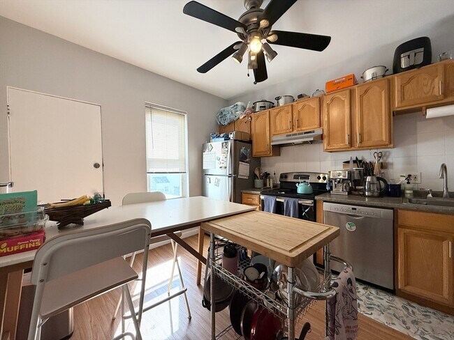 256 Elm St, Unit 2T in Somerville, MA - Building Photo - Building Photo