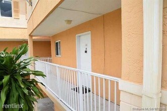 6235 SW Kendale Lakes Cir in Miami, FL - Building Photo - Building Photo