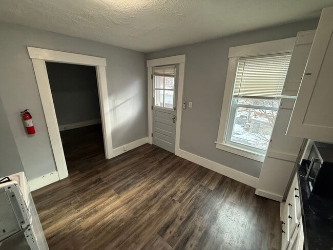 204 Douglas St in Manchester, NH - Foto de edificio - Building Photo