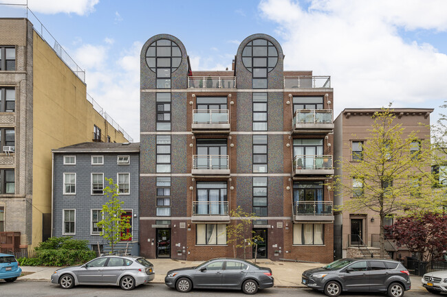 82 Adelphi St in Brooklyn, NY - Building Photo - Building Photo