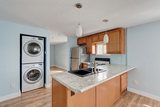 1210 SE Pioneer Way in Oak Harbor, WA - Building Photo - Building Photo