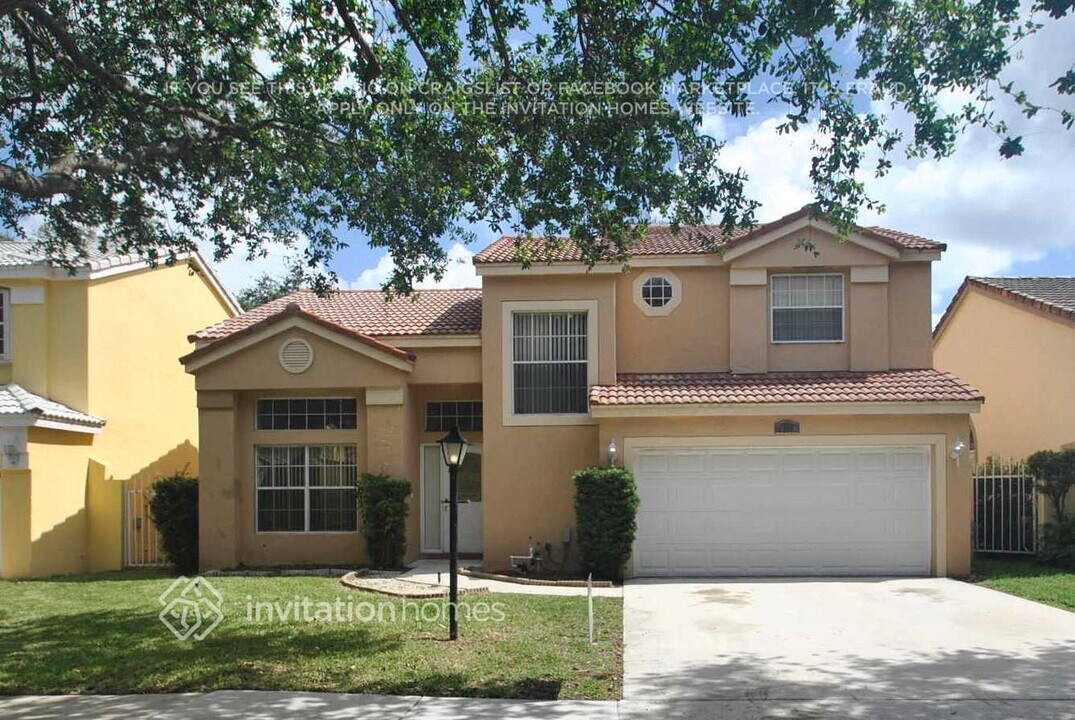 930 SW 88th Terrace in Pembroke Pines, FL - Building Photo