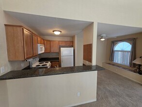 9325 W Desert Inn Rd in Las Vegas, NV - Building Photo - Building Photo