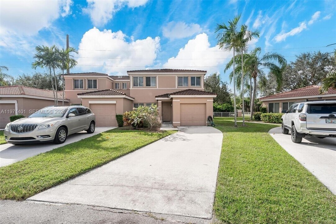 11191 SW 17th Manor in Davie, FL - Building Photo