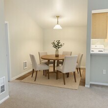 16920 SE Powell Blvd in Portland, OR - Building Photo - Building Photo