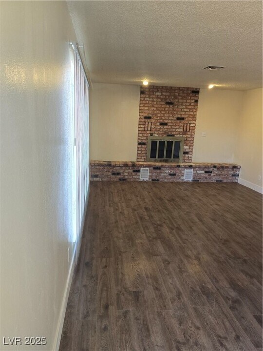 1820 Lyman St in Overton, NV - Building Photo