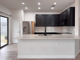 8721 Panadero Dr in Austin, TX - Building Photo