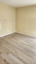 1043 W 107th St in Los Angeles, CA - Building Photo - Building Photo