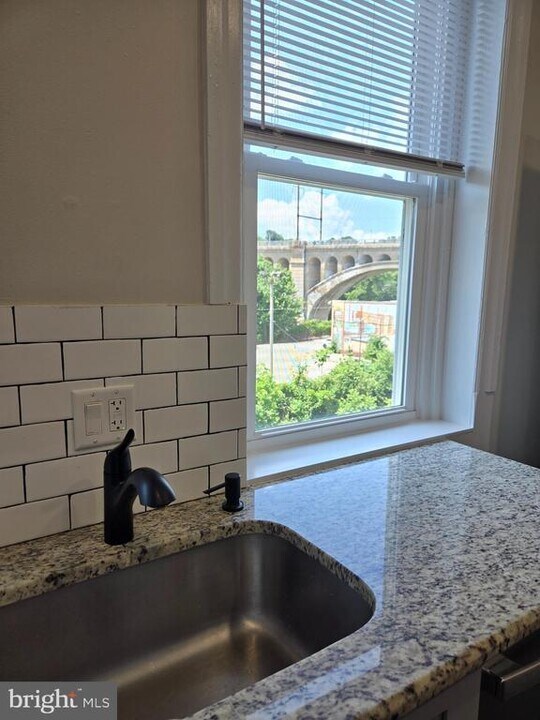 4410 Main St in Philadelphia, PA - Building Photo