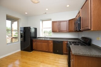 2537 N Kildare Ave, Unit 3 in Chicago, IL - Building Photo - Building Photo