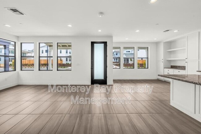 111 Sea Shell Ave in Marina, CA - Building Photo - Building Photo