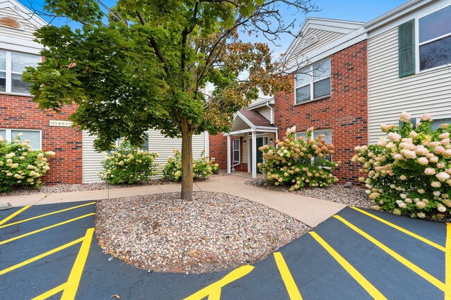 Southview Park Apartments in Neenah, WI - Foto de edificio - Building Photo