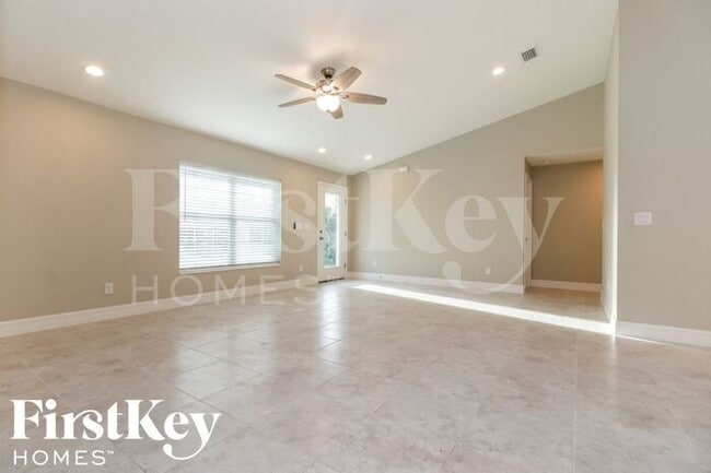 5400 Hoffman St in Port Charlotte, FL - Building Photo - Building Photo
